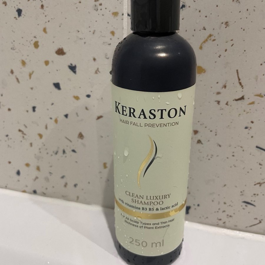 Keraston — flacone di shampoo da 250 ml